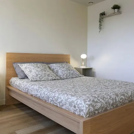 Sans Vis-a-vis Proche Du Centre-ville Апартаменты *